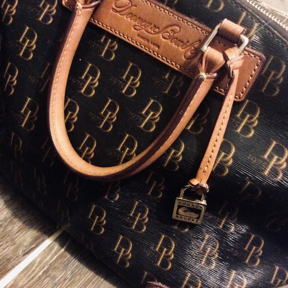 Dooney and bourke handbag - Picture 7 of 8